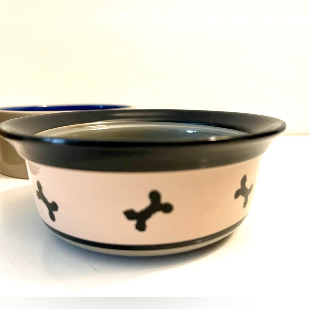 Set of 3 Ceramic Dog Bowls with Heart and Bone Designs - Picture 4 of 11
